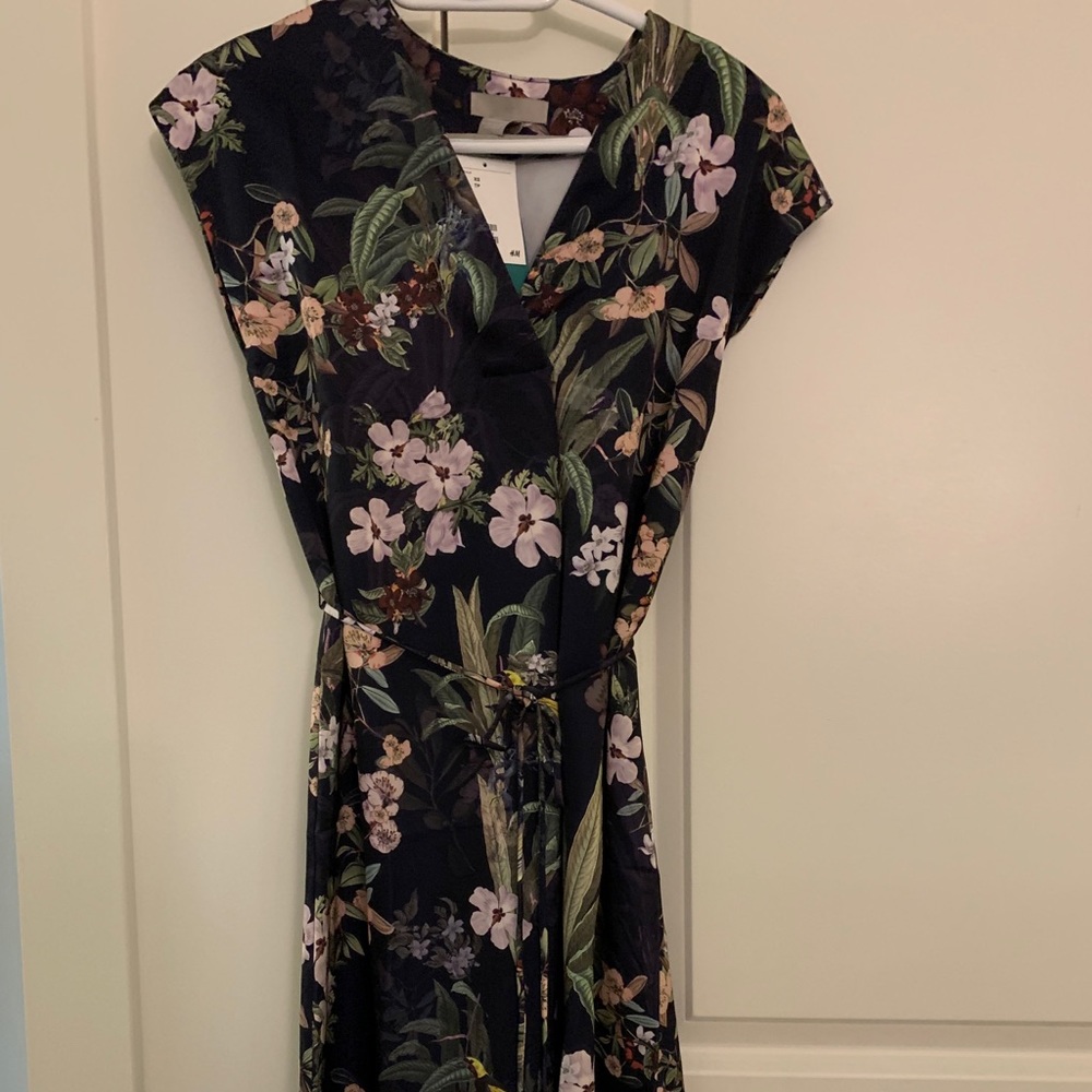 H&M v neck dress floral SZ XS